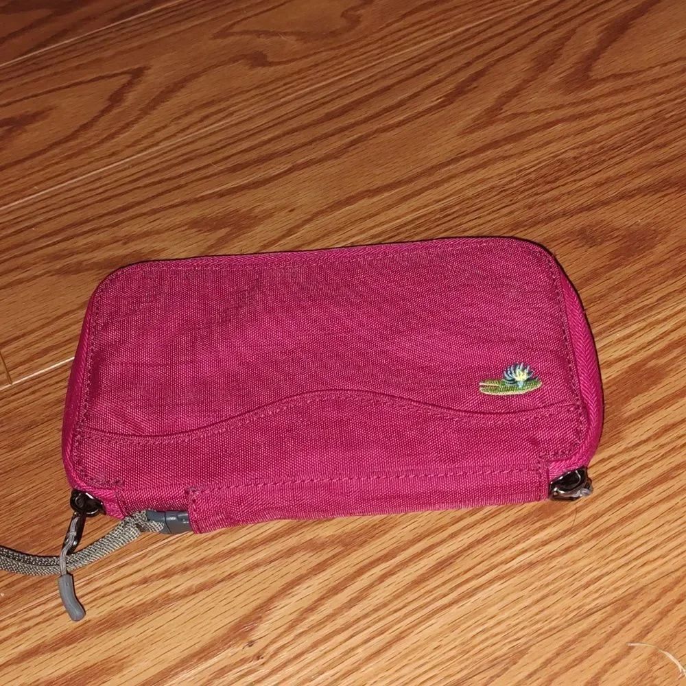 Lilypond zip around wallet wristlet magenta color NWOT